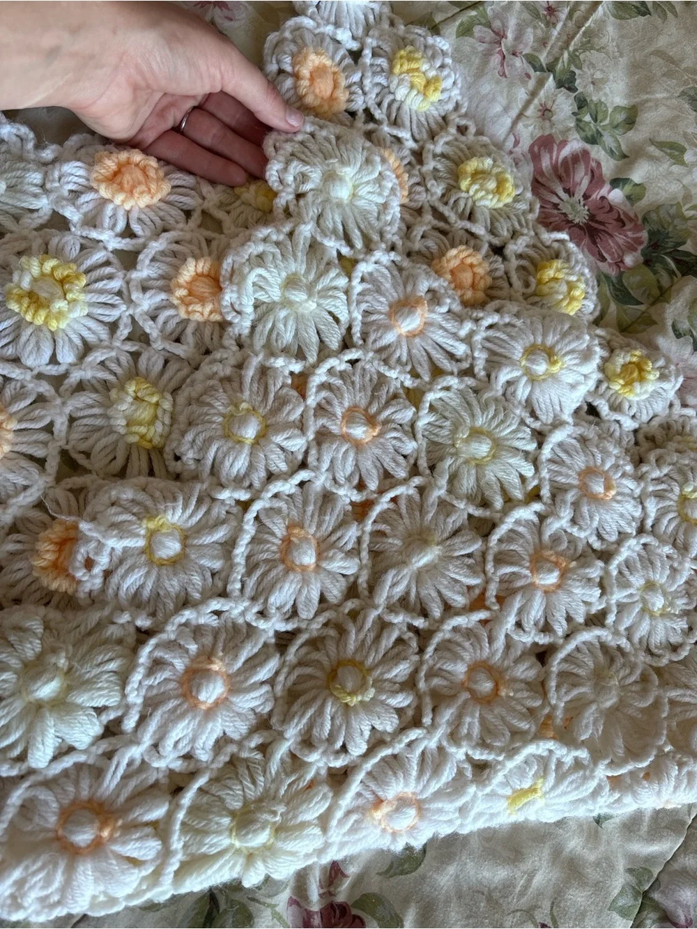 Handmade Vintage Crochet Daisy Puff Baby Blanket 25x30